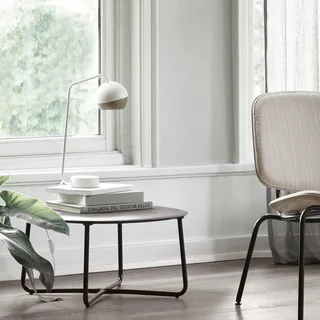 Lily Lounge Table von Mater in Ø 60 cm, Coffee Waste Black – Ambientefoto 1 von 2