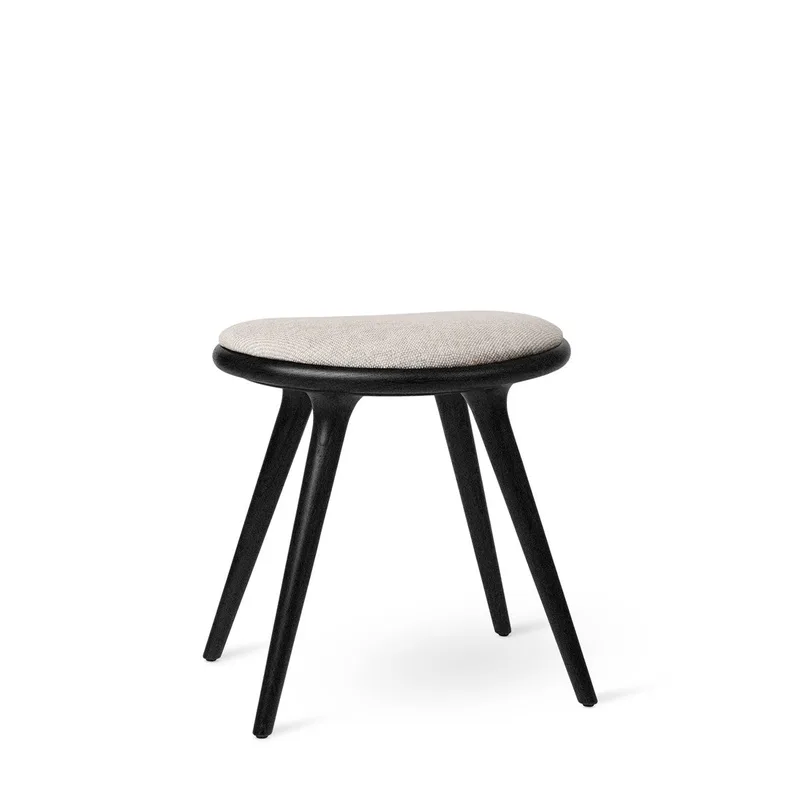 Low Stool van Mater in Black Oak w. Kvadrat Clay 0012, 47 cm – productfoto
