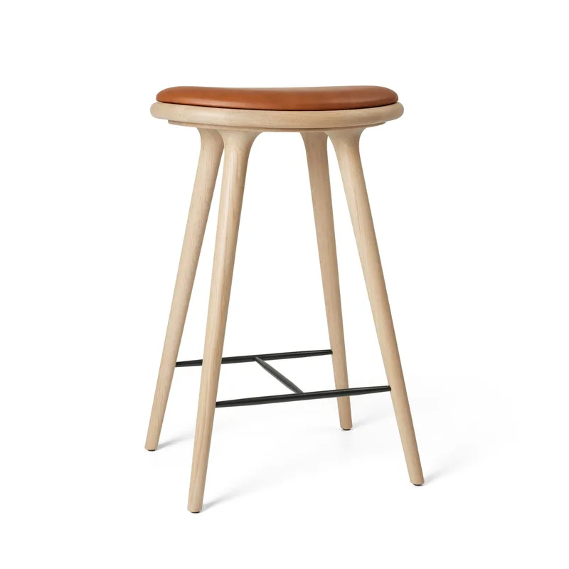 High Stool de Mater en Matt Oak, 69 cm – photo du produit