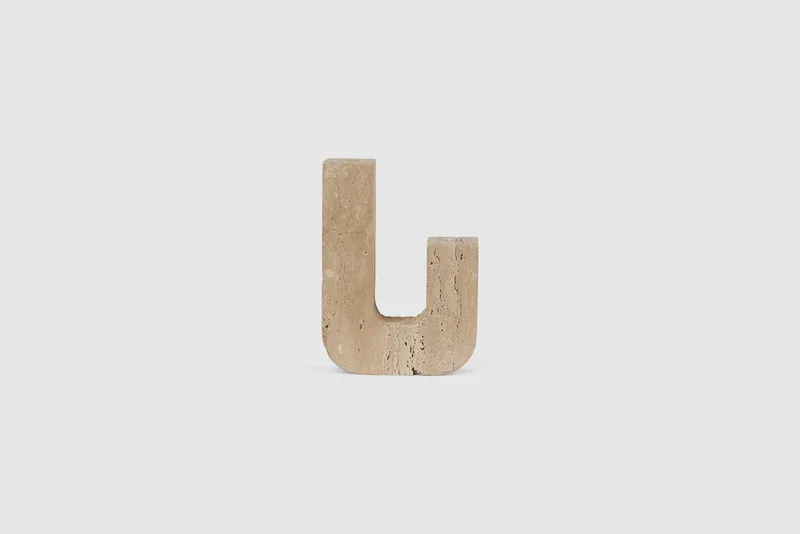 Loui travertine candleholder van Meublé – productfoto