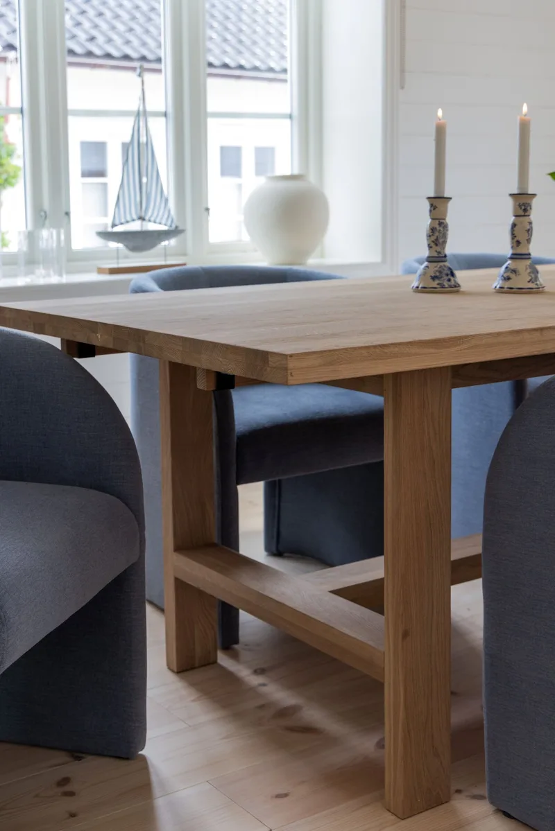 Jane Dining Table by Meublé – interior photo