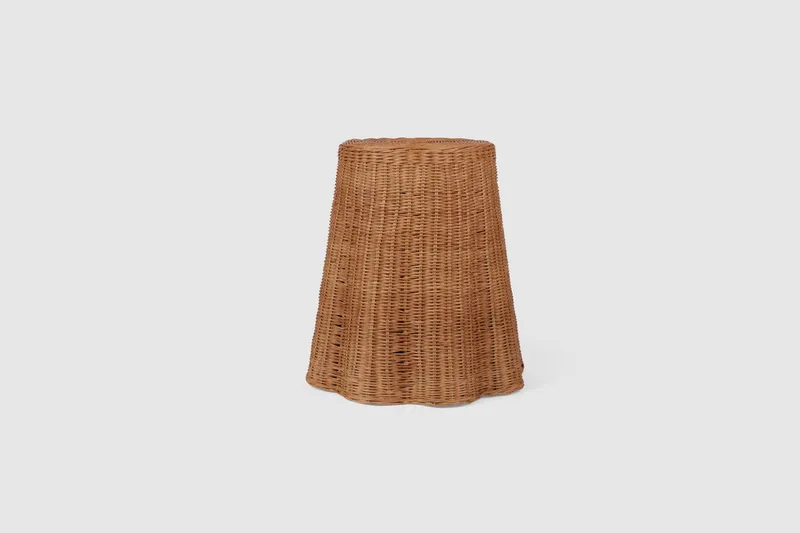 Ivy Rattan Side Table von Meublé – Produktfoto