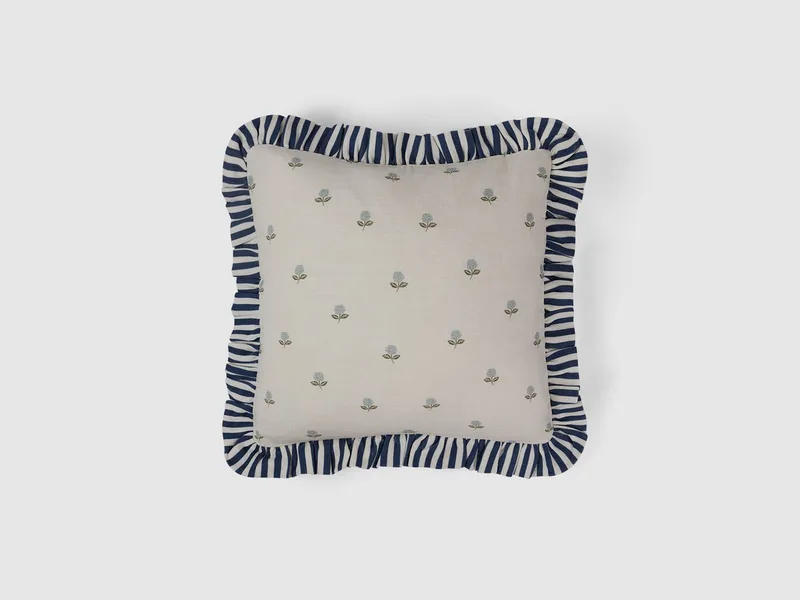 Alice Cushion Cover w/frill van Meublé – productfoto