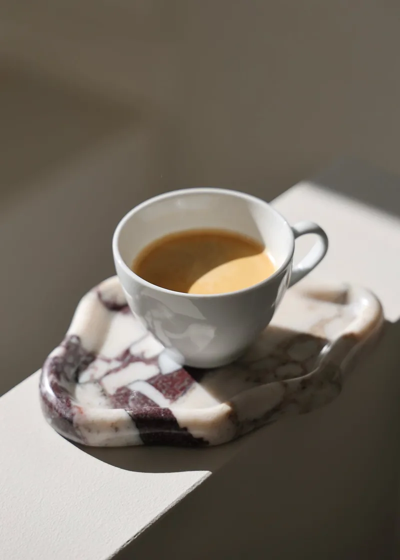 Viola Marble Tray van Meublé – sfeerfoto