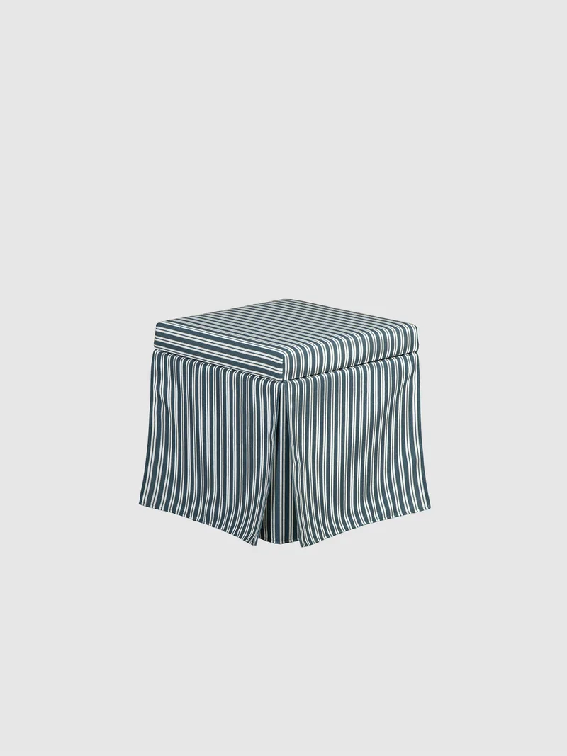 Ellie Pouf Navy Stripe von Meublé – Produktfoto