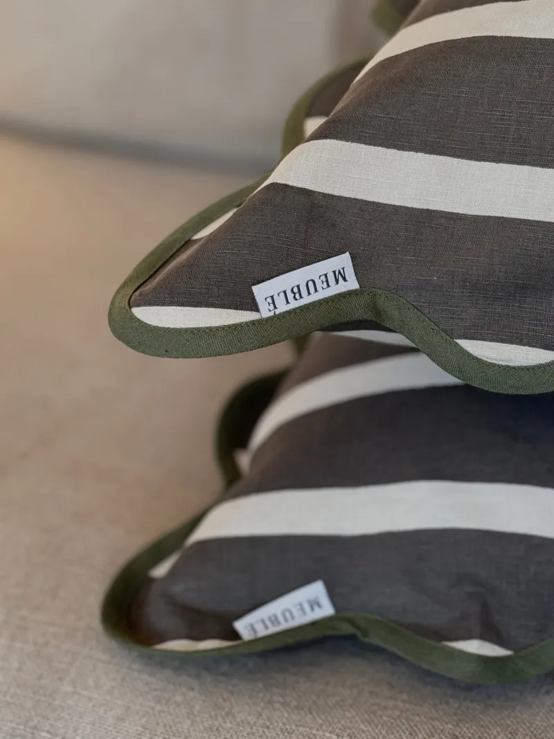 Margot Cushion Cover - Brown van Meublé – sfeerfoto