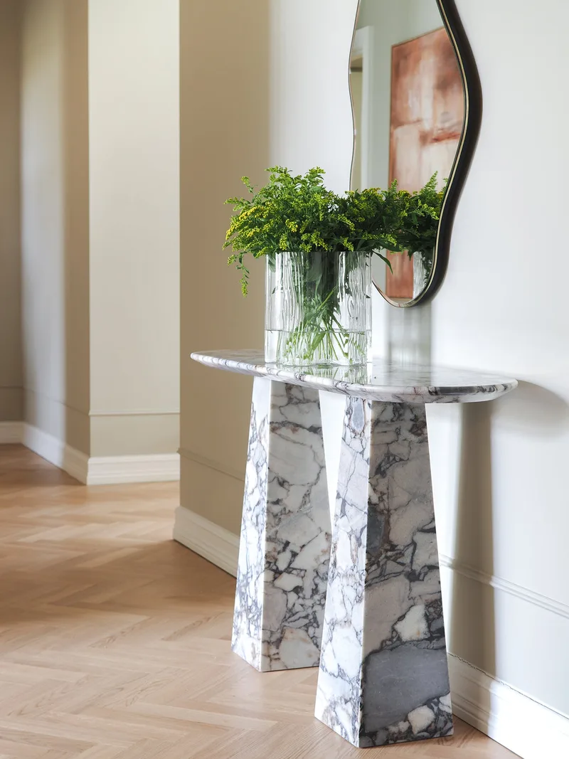 Amelié Console Table by Meublé – interior photo