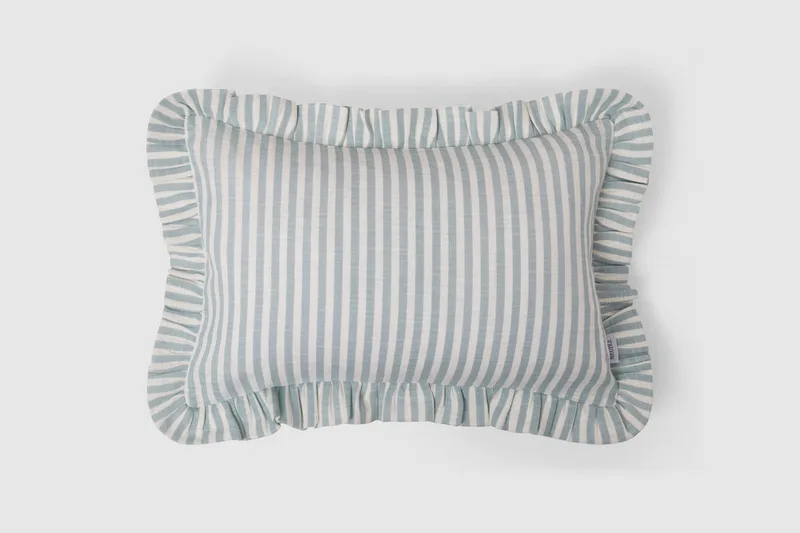 Cami Cushion Cover Dusty Blue von Meublé – Produktfoto