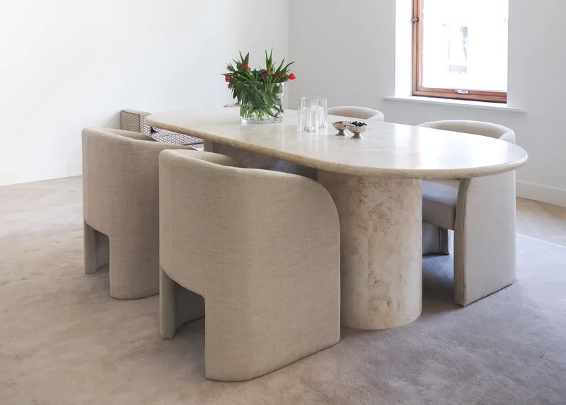 Claude Dining Table van Meublé – sfeerfoto