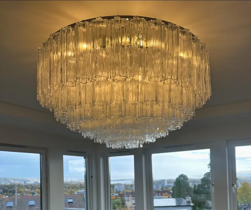 Fiona Chandelier 6-Layer chrome/clear van Meublé – sfeerfoto