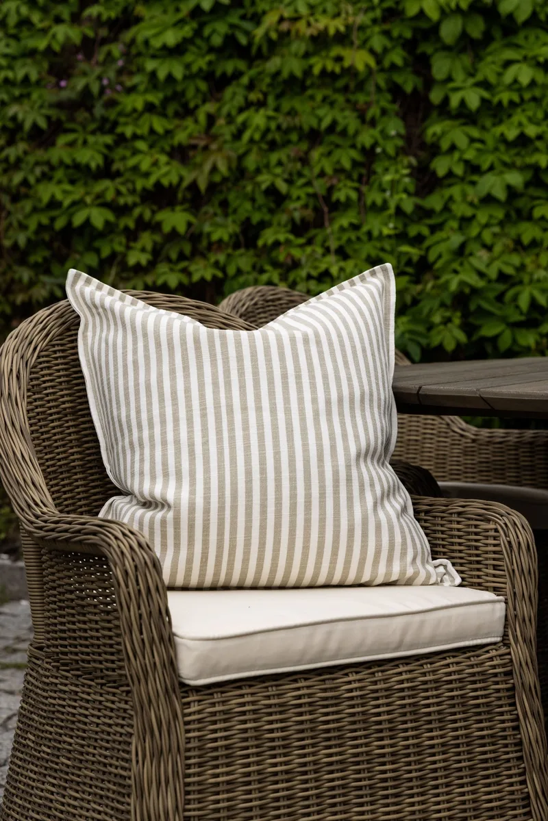 Cami Cushion Cover Sand 60x60 van Meublé – sfeerfoto