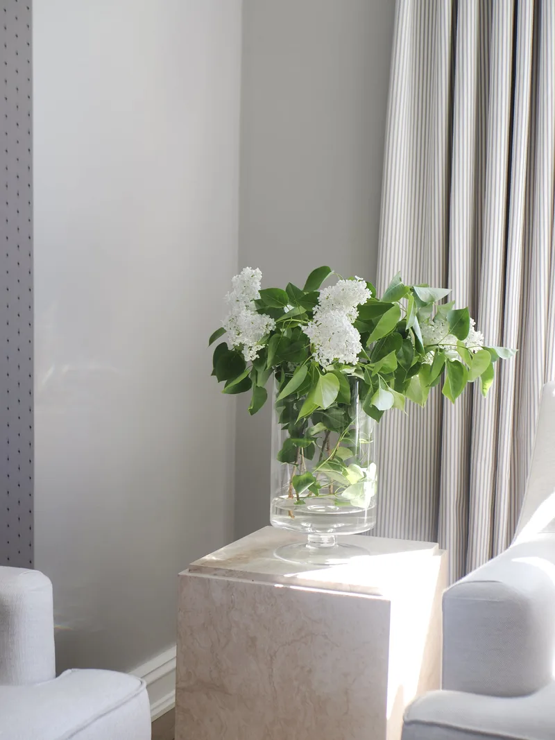 Hoxton Side Table Travertine S by Meublé – interior photo