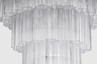 Fontaine Chandelier 4-Layer Black/Clear von Meublé – Ambientefoto 3 von 3