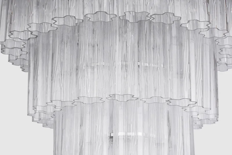 Fontaine Chandelier 4-Layer Black/Clear von Meublé – Ambientefoto 3 von 3
