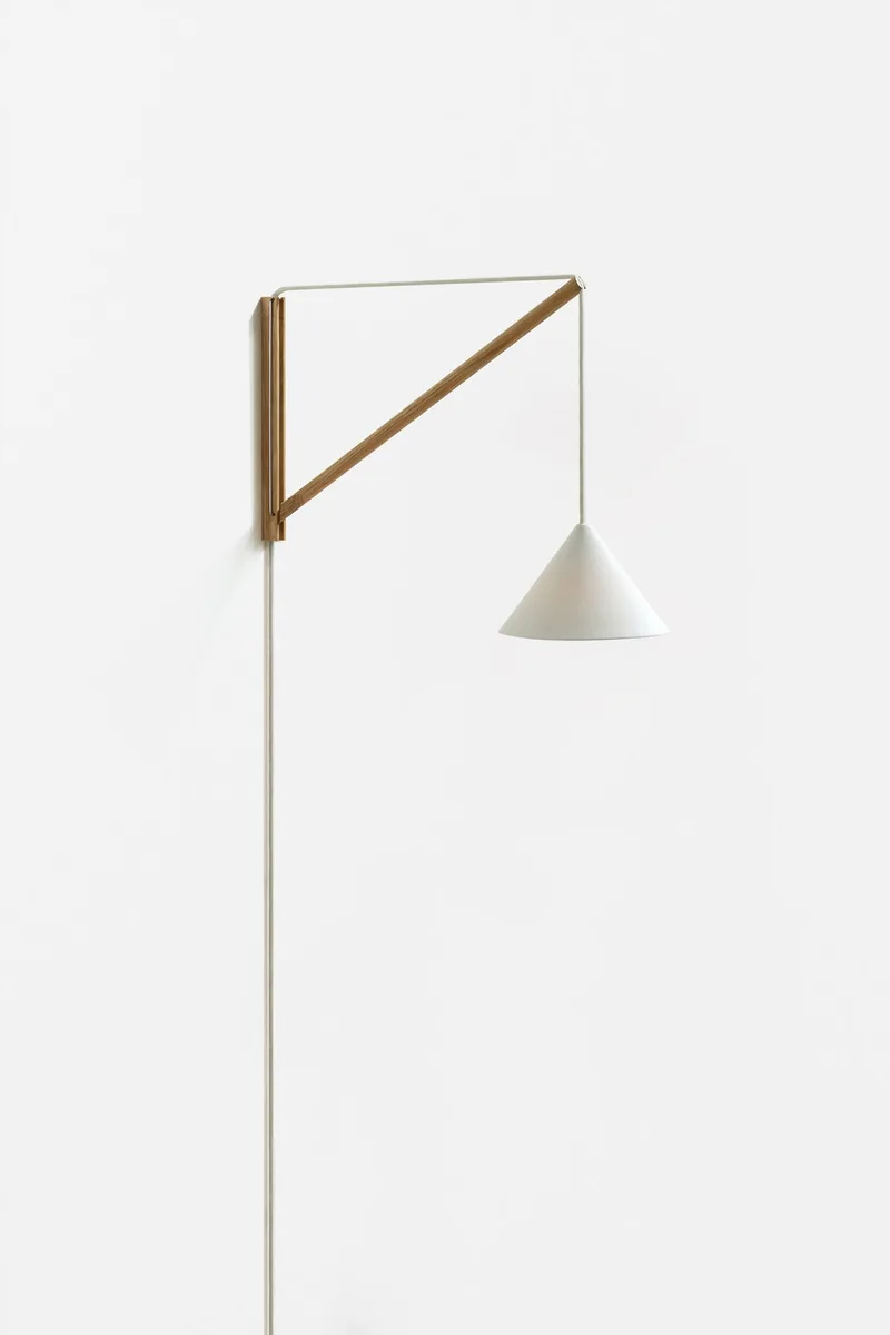 Suspended Wall Lamp von MOEBE in Oak – Produktfoto
