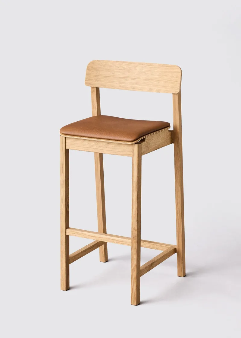 Everyday Bar Chair von MOEBE in Cognac Leather – Produktfoto