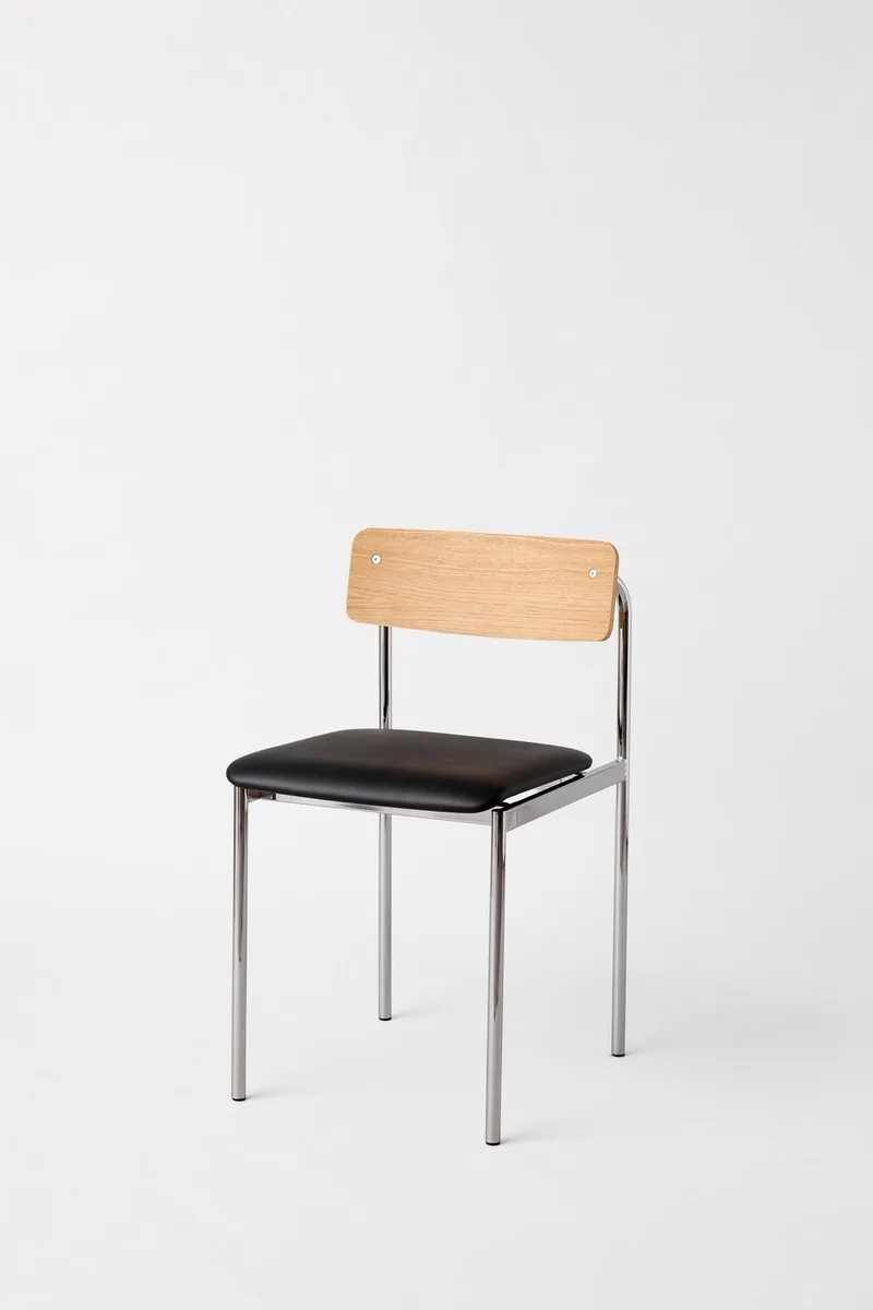 Offset Chair van MOEBE in Chrome, Black Leather, Lacquered Oak – productfoto 12 van 12