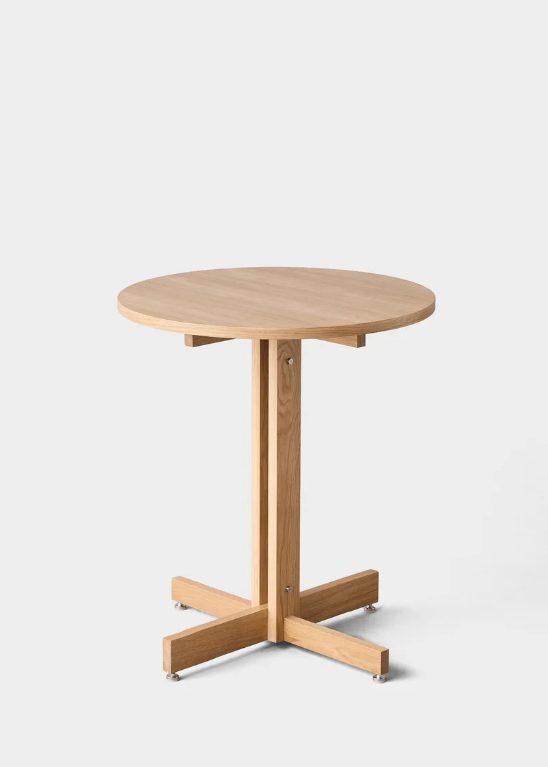 KUMU Café Table – Round de MOEBE en Oiled Oak – photo du produit