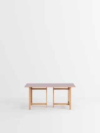 Rectangular Dining Table de MOEBE en 160 cm, 2, Burgundy – photo du produit 1 sur 13