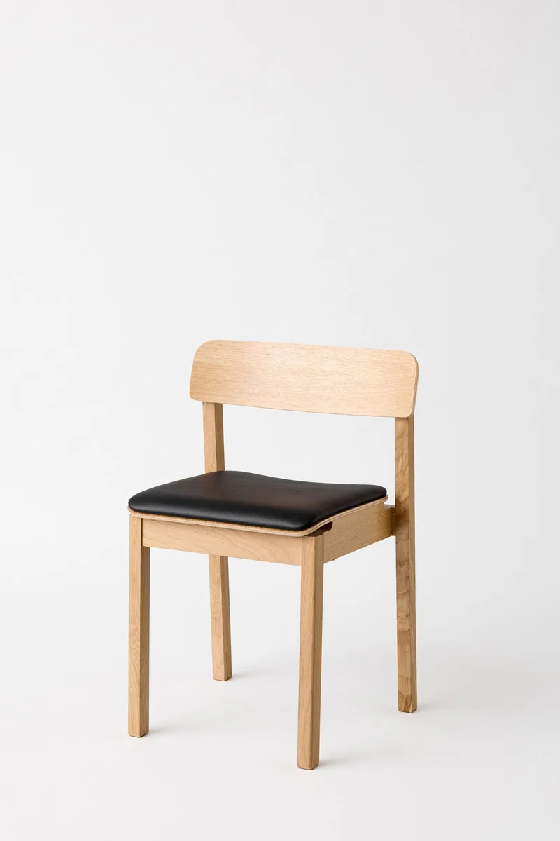 Everyday Chair by MOEBE in Lacquered oak, Black Leather – product photo 9 of 9