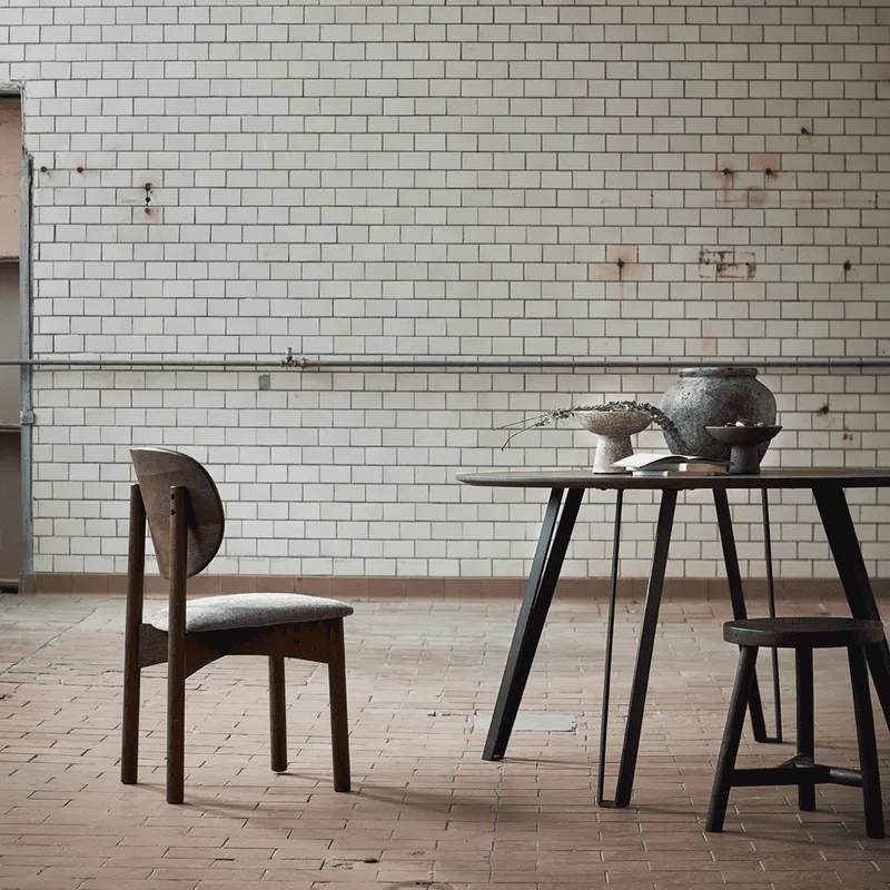 Dining table Space Smoked Ø120 van MUUBS – sfeerfoto 2 van 10