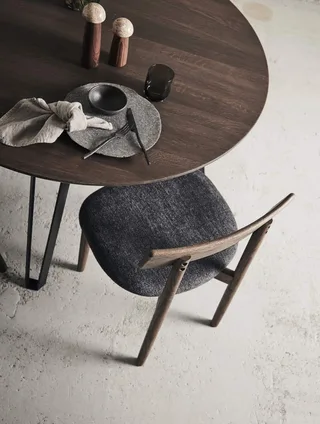 Dining table Space Smoked Ø120 van MUUBS – sfeerfoto 5 van 10