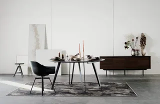 Dining table Space Black Ø150 – Woca black van MUUBS – sfeerfoto 2 van 7