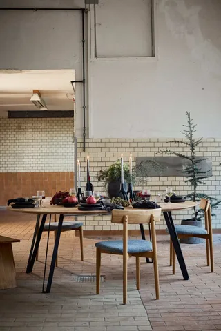 Dining table Space Natural Ø150 – Natural oil by MUUBS – interior photo 3 of 8