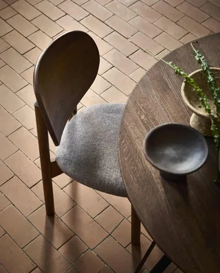 Dining table Space Smoked Ø120 van MUUBS – sfeerfoto 1 van 10
