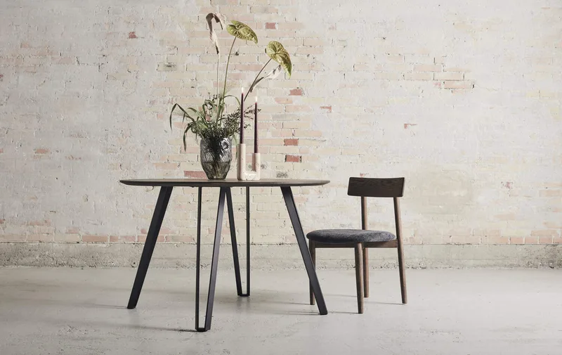 Dining table Space Smoked Ø120 van MUUBS – sfeerfoto 8 van 10