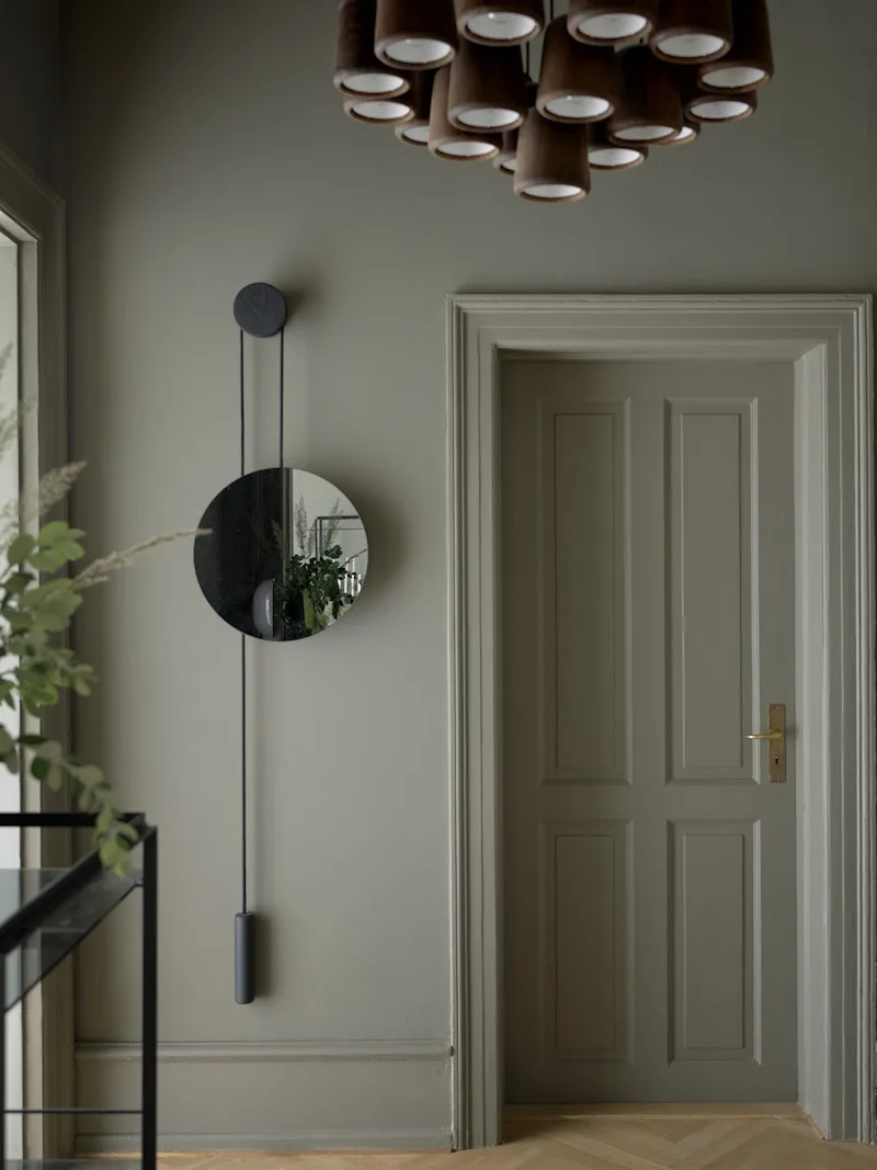 Rise & Shine Wall Mirror von New Works – Ambientefoto 2 von 4