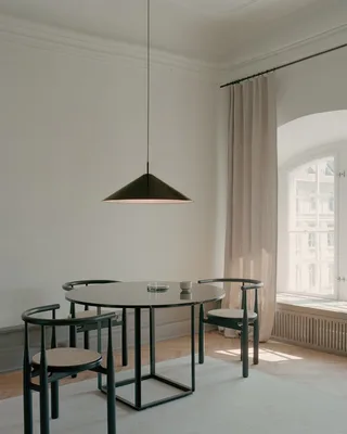 Brolly Pendant Lamp Ø70 van New Works – sfeerfoto 3 van 8