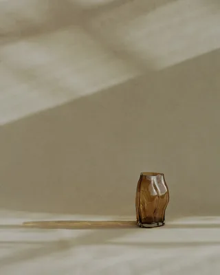 A STUDY 001 / Blæhr Vase Small de New Works – photo d’ambiance 3 sur 8