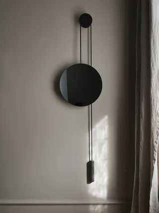 Rise & Shine Wall Mirror von New Works – Ambientefoto 3 von 4