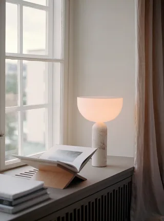 Kizu Table Lamp Large van New Works – sfeerfoto 2 van 7