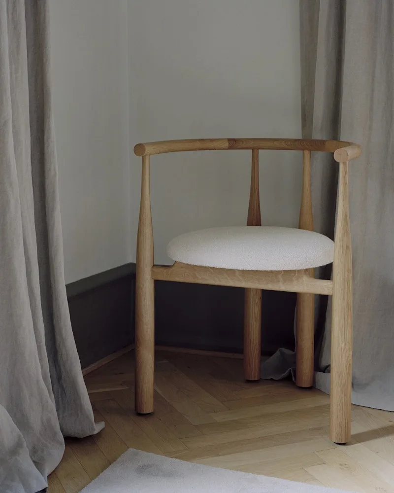 Bukowski Chair van New Works – sfeerfoto 9 van 10