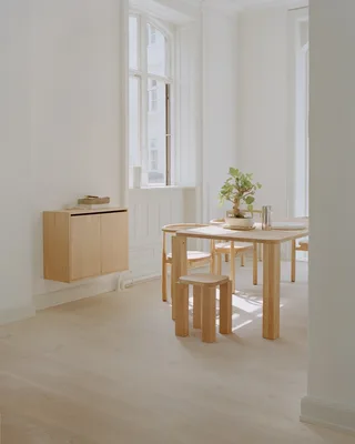 Atlas Stool van New Works – sfeerfoto 2 van 6