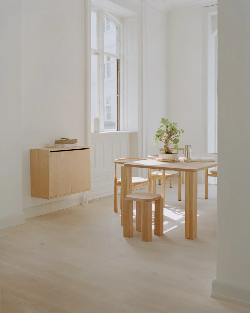 Atlas Stool van New Works – sfeerfoto 2 van 6
