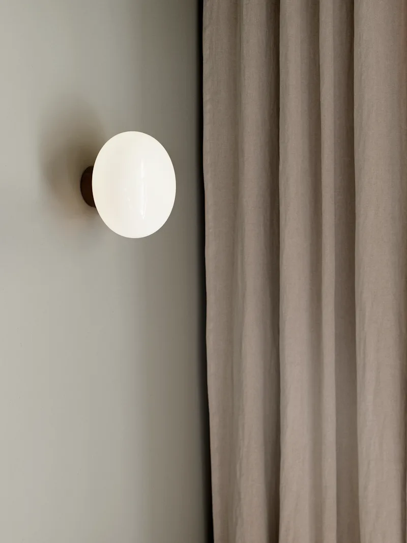 Karl-Johan Wall Lamp de New Works – photo d’ambiance 2 sur 3