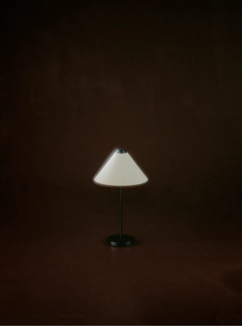 Brolly Portable Table Lamp de New Works – photo du produit 5 sur 7
