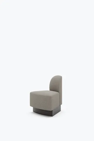 Shore Dining Curved Corner Outward, Plinth, Module 30 de New Works – photo du produit 2 sur 11