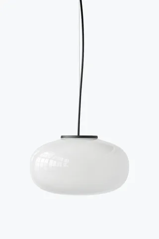 Karl-Johan Pendant Lamp Large de New Works – photo du produit 4 sur 4