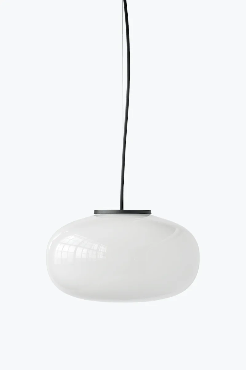 Karl-Johan Pendant Lamp Large de New Works – photo du produit 4 sur 4