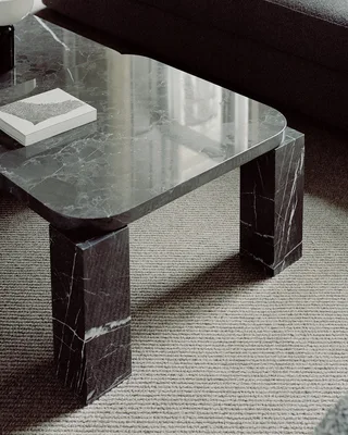 Atlas Coffee Table 60x60 van New Works – sfeerfoto 2 van 4