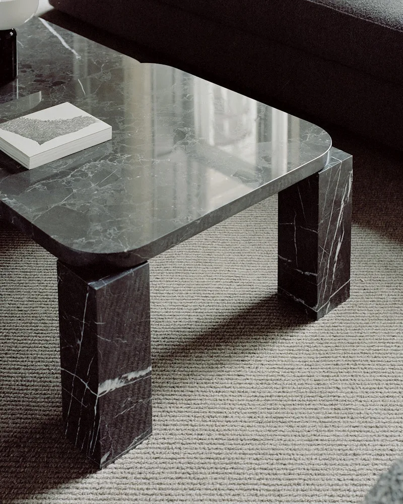 Atlas Coffee Table 60x60 van New Works – sfeerfoto 2 van 4