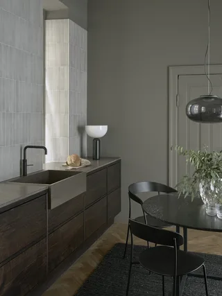 Kizu Table Lamp Large van New Works – sfeerfoto 1 van 5