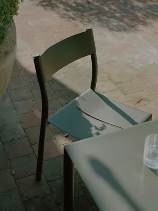 May Chair van New Works – sfeerfoto 3 van 8