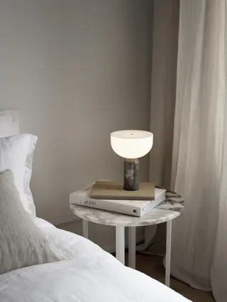 Kizu Portable Table Lamp van New Works – sfeerfoto 8 van 11