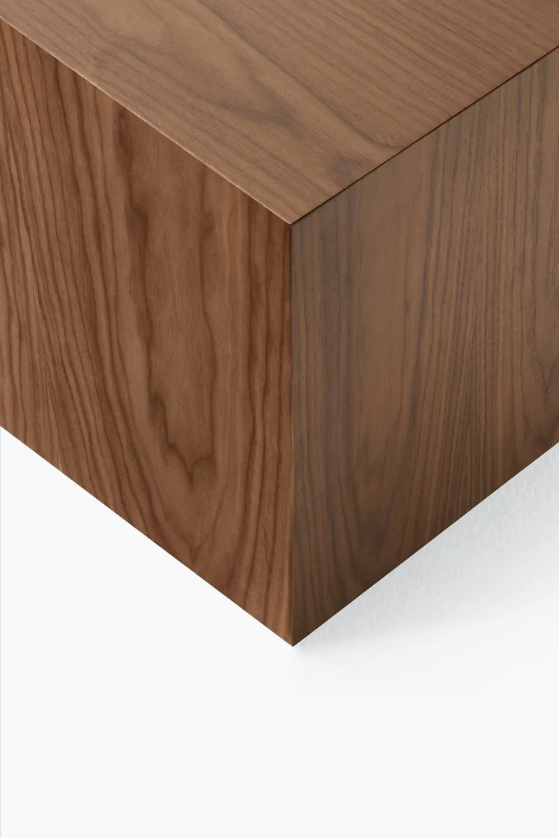 Mass Side Table van New Works – sfeerfoto 2 van 4
