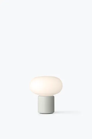 Karl-Johan Portable Table Lamp de New Works – photo du produit 1 sur 4